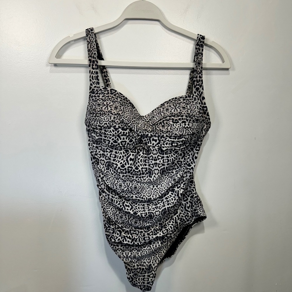 NipTuck Swim One Piece‎ Swimsuit Animal Print Ruched Front Women's Size US 8
